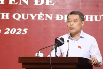 Đồng chí Lê Minh Hưng tiếp thu, làm rõ những vấn đề cử tri quan tâm.