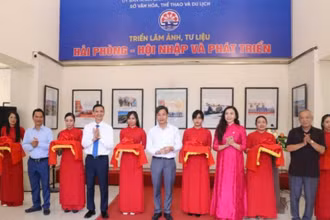 Khai mạc triển lãm ảnh báo chí “Hải Phòng hội nhập và phát triển”.