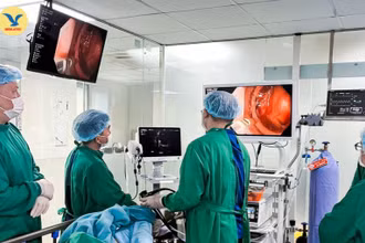 Trung tâm Tiêu hóa MEDLATEC làm chủ kỹ thuật nội soi siêu âm.