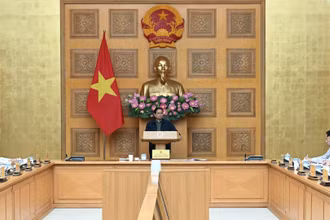 Thủ tướng Phạm Minh Chính chủ trì cuộc họp khẩn với các bộ, ngành bàn giải pháp khắc phục hậu quả mưa lũ ở các tỉnh miền trung.