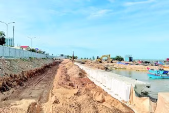 Nhiều hệ thống đê kè được các địa phương gấp rút thi công, bảo đảm phòng, chống lụt bão. (Ảnh minh họa)
