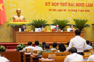Phiên chất vấn và trả lời chất vấn tại Kỳ họp thường lệ giữa năm 2025 của Hội đồng nhân dân thành phố Hà Nội.