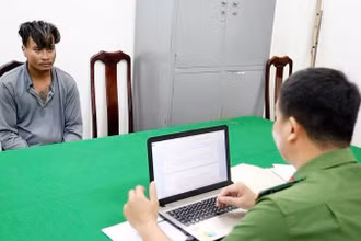 Đối tượng Chau Linh E khai nhận hành vi giết người.