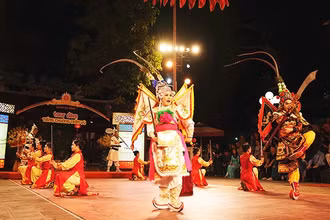 Các nghệ sĩ thể hiện không khí hào hùng trong tour diễn.