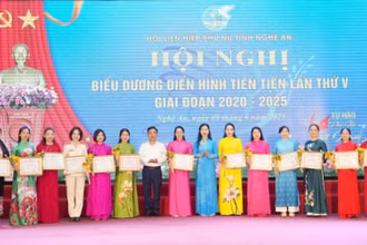 Các tập thể, cá nhân điển hình được tôn vinh.