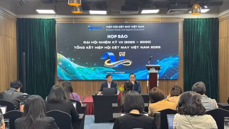 Toàn cảnh họp báo Đại hội nhiệm kỳ VII (2025-2030) và tổng kết Hiệp hội Dệt may Việt Nam 2025.