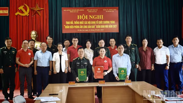 Các đơn vị ký kết phối hợp tổ chức chương trình “Xuân Biên phòng ấm lòng dân bản” gắn với phong trào “Tết Nhân ái” Xuân Đinh Mùi năm 2027. (Ảnh: TÂM THỜI)