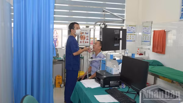 Tỉnh Lào Cai phấn đấu đến ngày 30/9 có tối thiểu 75% dân số toàn tỉnh được khám sức khỏe định kỳ. (Ảnh: CÔNG HẢI)