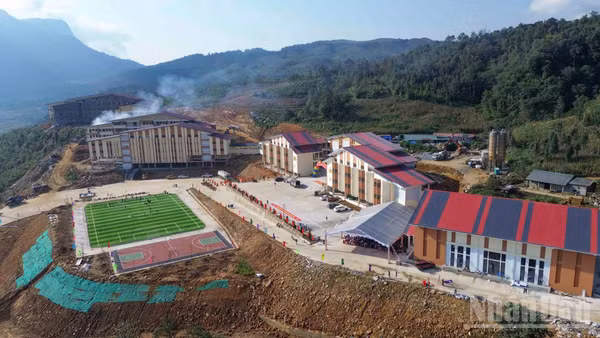 Trường phổ thông nội trú tiểu học và trung học cơ sở Y Tý sẵn sàng cho ngày khai giảng năm học mới. (Ảnh: CÔNG HẢI)