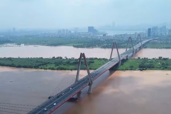 [Video] Hà Nội thí điểm điều chỉnh tốc độ trên cầu Nhật Tân từ hôm nay (27/9)