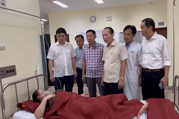 [Video] Bộ Y tế yêu cầu điều tra, làm rõ nguyên nhân vụ 174 người nhập viện nghi ngộ độc thực phẩm ở Huế