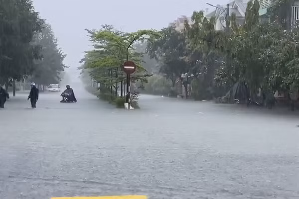 [Video] Thành phố Hồ Chí Minh và Nam Bộ chủ động ứng phó mưa lớn, nguy cơ ngập lụt