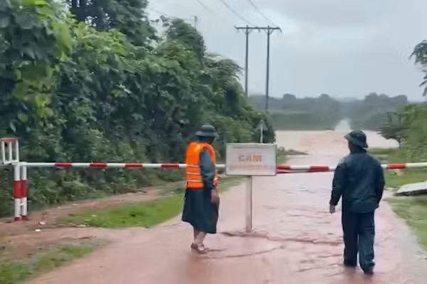 [Video] Những thiệt hại ban đầu của miền Trung do mưa lũ 