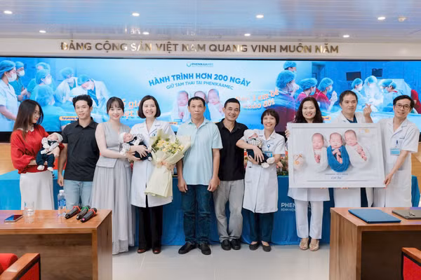 [Video] Ca sinh ba khác ngày đầu tiên tại Việt Nam
