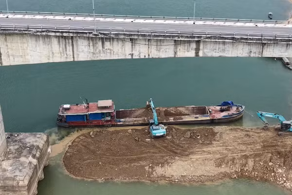 [Video] Chậm tiến độ sửa chữa cầu sông Lô ở Phú Thọ