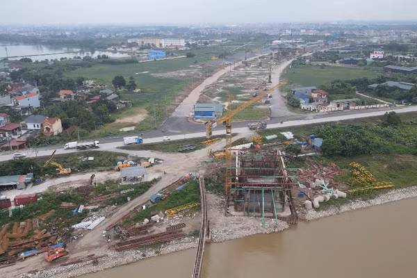 [Video] Hà Nội tăng tốc thi công 7 cầu qua sông Hồng phục vụ APEC 2027