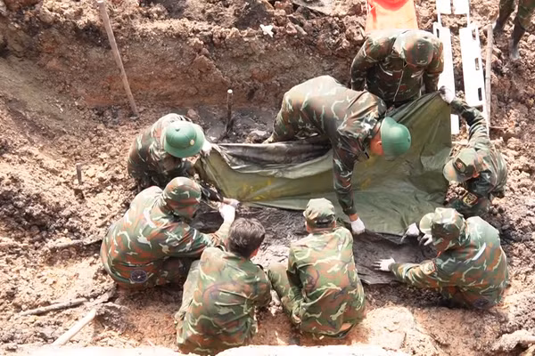 [Video] Quy tập thêm 10 hài cốt liệt sĩ tại Công viên Lê Thị Riêng