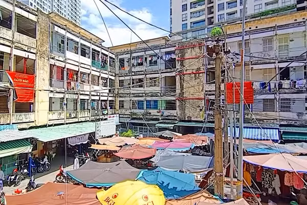 [Video] Thành phố Hồ Chí Minh khẩn cấp di dời 141 hộ dân khỏi chung cư nguy cơ sập đổ
