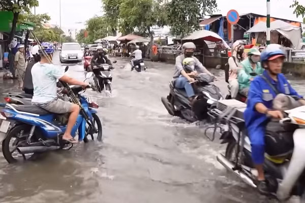 [Video] TP Hồ Chí Minh cảnh báo triều cường vượt báo động 3