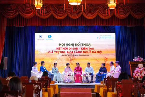 Phiên đối thoại trực tiếp của hội nghị đã diễn ra sôi nổi quanh 5 chủ điểm chính, quy tụ tiếng nói của các chuyên gia, nghệ nhân các làng nghề Hà Nội.