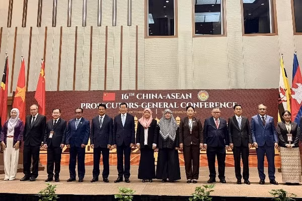 Các đại biểu tham dự Hội nghị Viện trưởng Viện kiểm sát, Viện công tố các nước ASEAN-Trung Quốc lần thứ 16. (Ảnh: vksndtc.gov.vn)