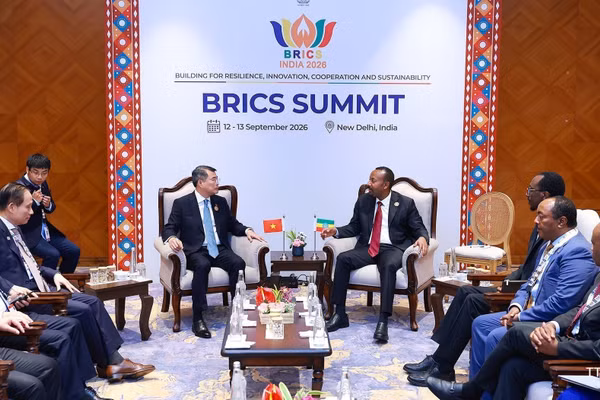 Thủ tướng Lê Minh Hưng gặp Thủ tướng Ethiopia Abiy Ahmed Ali. (Ảnh: TTXVN)