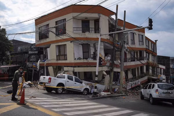 Ngôi nhà bị hư hại sau trận động đất ở Pereira, Colombia, ngày 10/8/2026. (Ảnh: THX/TTXVN)
