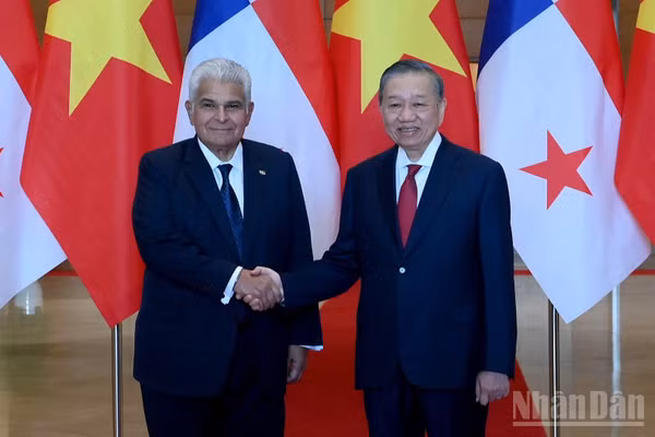 Tổng Bí thư, Chủ tịch nước Tô Lâm và Tổng thống Panama José Raúl Mulino Quintero. (Ảnh: ĐĂNG KHOA)