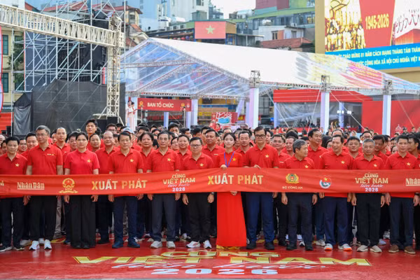 [Video] Những bước chân đầu tiên của "Cùng Việt Nam tiến bước" 2026 