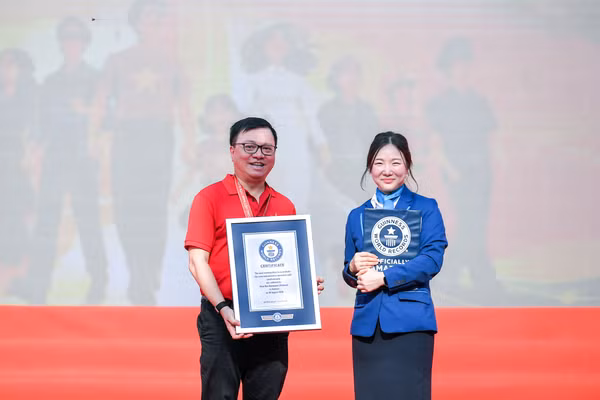 [Video] "Cùng Việt Nam tiến bước" 2026 xác lập Kỷ lục Guinness thế giới 