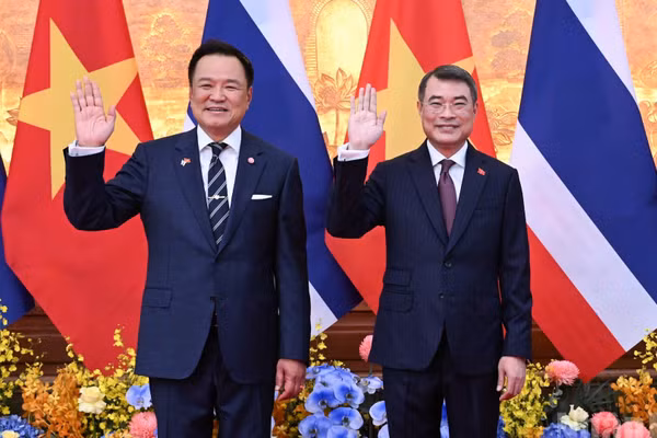 Thủ tướng Chính phủ Lê Minh Hưng và Thủ tướng Thái Lan Anutin Charnvirakul. (Ảnh: TRẦN HẢI)