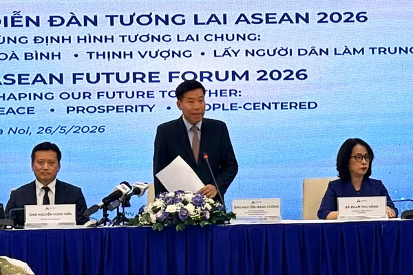 Ủy viên Trung ương Đảng, Thứ trưởng Ngoại giao Nguyễn Mạnh Cường phát biểu tại họp báo.
