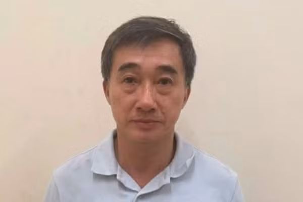Thứ trưởng Y tế Trần Văn Thuấn bị bắt tạm giam. (Ảnh: Bộ Công an)