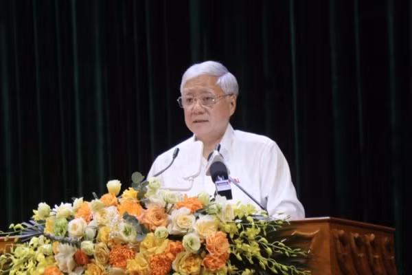 Phó Chủ tịch Thường trực Quốc hội Đỗ Văn Chiến phát biểu tại hội nghị.