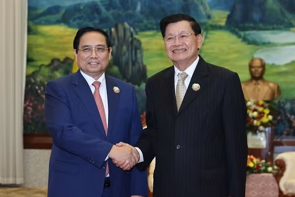 Thủ tướng Chính phủ Phạm Minh Chính hội kiến Tổng Bí thư, Chủ tịch nước Lào Thongloun Sisoulith. (Ảnh: VGP/Nhật Bắc)