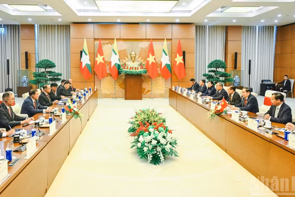 Chủ tịch Quốc hội Trần Thanh Mẫn hội kiến Tổng thống Myanmar Min Aung Hlaing, ngày 5/9/2026, tại Nhà Quốc hội. (Ảnh: DUY LINH)