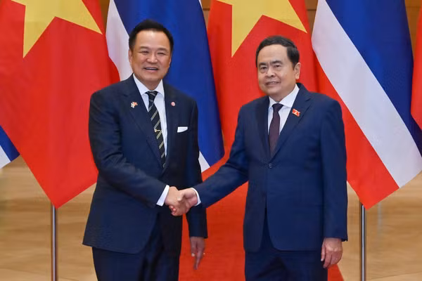 Chủ tịch Quốc hội Trần Thanh Mẫn và Thủ tướng Thái Lan Anutin Charnvirakul. (Ảnh: THỦY NGUYÊN)