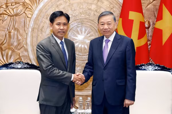 Tổng Bí thư, Chủ tịch nước Tô Lâm tiếp Chánh án Tòa án nhân dân tối cao Lào Phayvy Syboualypha. (Ảnh: TTXVN)
