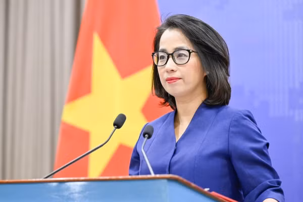 Người phát ngôn Bộ Ngoại giao Việt Nam Phạm Thu Hằng tại họp báo thường kỳ, ngày 1/10/2026. (Ảnh: Bộ Ngoại giao cung cấp)