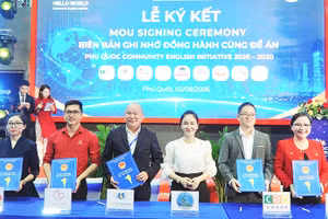 Lễ ký kết bản ghi nhớ hợp tác giữa UBND đặc khu Phú Quốc và các đơn vị đồng hành đề án. Ảnh: KHÁNH THÙY