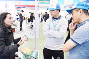 Các nhóm thiết bị điện tử, bán dẫn... tiếp tục được miễn trừ khi xuất khẩu sang Mỹ. Ảnh: HẢI NAM