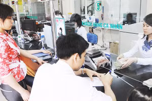 Hiện nay, tiền gửi huy động phần lớn là ngắn hạn. Ảnh: NAM ANH