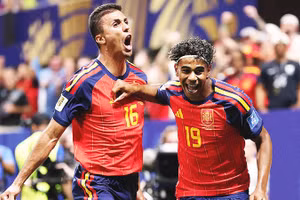 Sau World Cup, Rodri lại tiếp tục chơi bóng cùng Lamine Yamal tại CLB Barca.