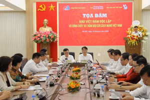 Quang cảnh tọa đàm “Báo Việt Nam Độc lập và dòng chảy 101 năm Báo chí cách mạng Việt Nam”.