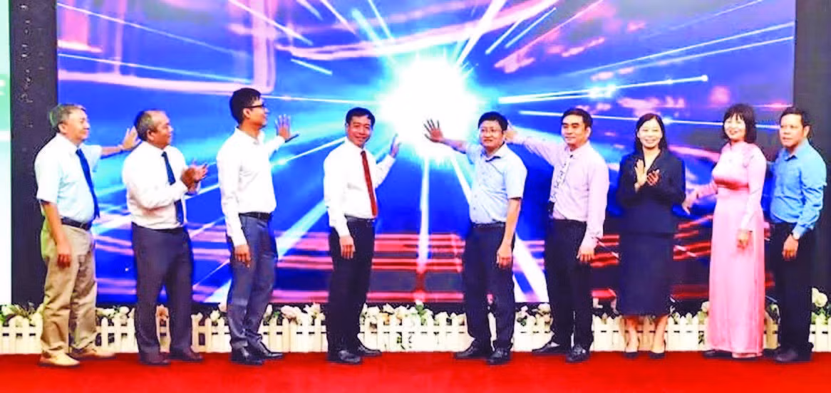 nghi-thuc-phat-dong-cuoc-thi-khoi-nghiep-doi-moi-sang-tao-trong.jpg