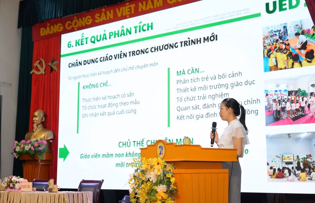 Tiến sĩ Nguyễn Thị Triều Tiên, Trưởng ngành giáo dục mầm non, khoa Giáo dục tiểu học-mầm non trình bày tham luận.