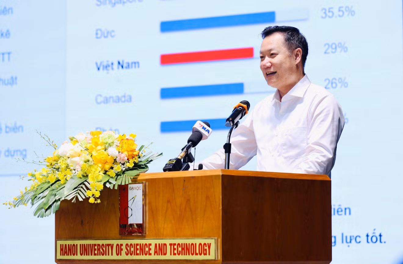 Vụ trưởng Giáo dục đại học (Bộ Giáo dục và Đào tạo) Nguyễn Tiến Thảo giới thiệu các chương trình, chính sách đào tạo nhân lực STEM