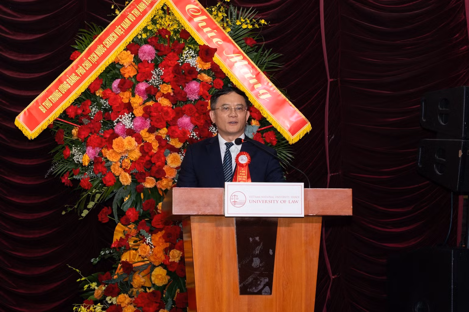 Phó Giáo sư, Tiến sĩ Nguyễn Tiến Vinh, Hiệu trưởng Trường đại học Luật phát biểu. (Ảnh: TT)