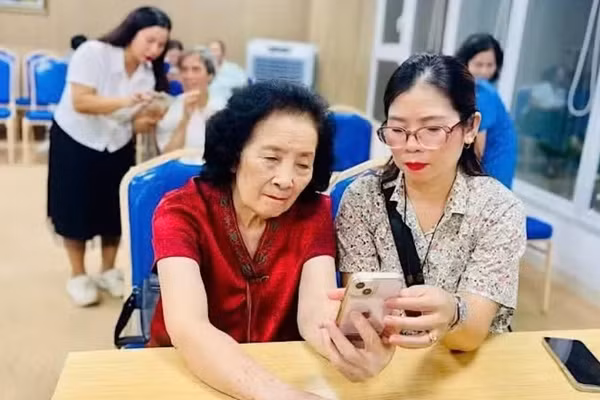 Phường Cửa Nam (Hà Nội) tổ chức tập huấn kỹ năng số cho các Tổ dân phố trên địa bàn phường. (Ảnh: Đăng Anh)