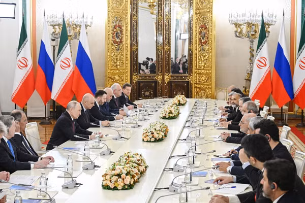 Quang cảnh cuộc hội đàm giữa Tổng thống Nga Vladimir Putin và Tổng thống Iran Masoud Pezeshkian ngày 27/10 bên lề Hội nghị thượng đỉnh lần thứ 8 Diễn đàn các nước xuất khẩu khí đốt (GECF) tại Moskva. (Ảnh: kremlin.ru)